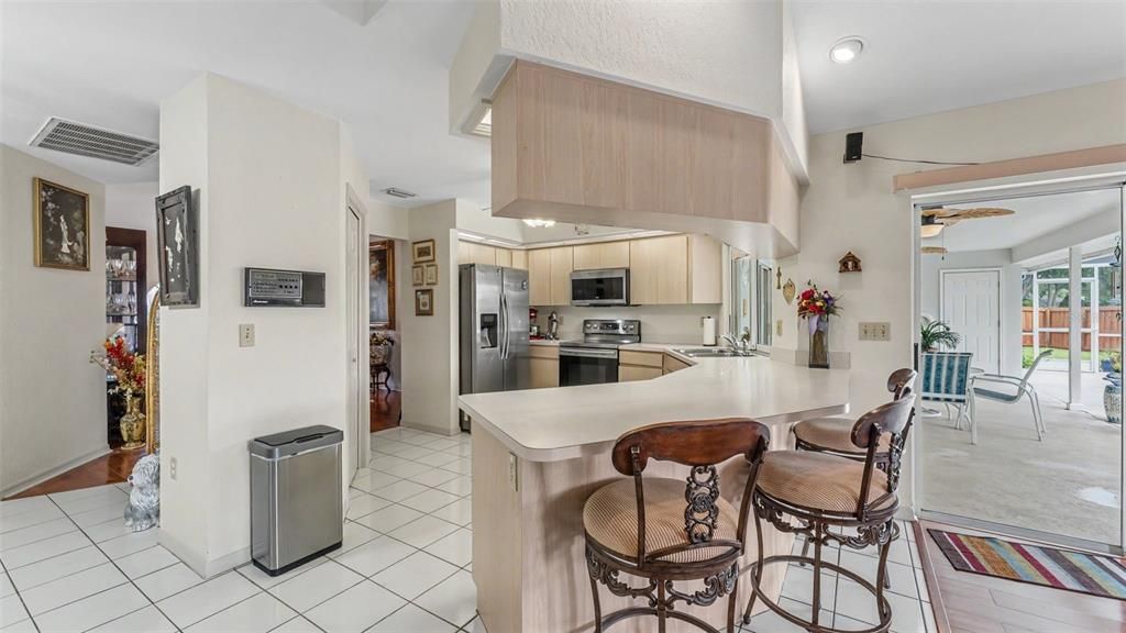 Activo con contrato: $399,900 (4 camas, 2 baños, 2493 Pies cuadrados)