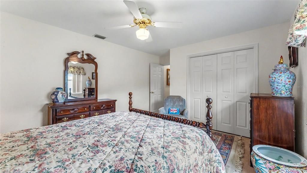 Activo con contrato: $399,900 (4 camas, 2 baños, 2493 Pies cuadrados)
