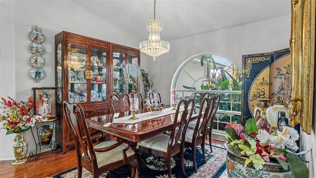 Activo con contrato: $399,900 (4 camas, 2 baños, 2493 Pies cuadrados)