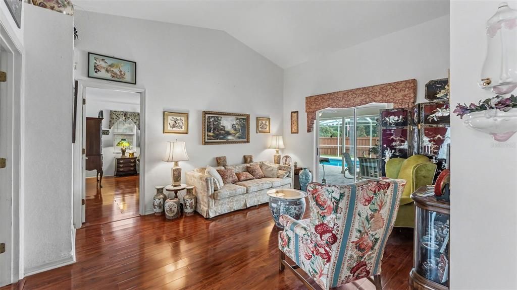 Activo con contrato: $399,900 (4 camas, 2 baños, 2493 Pies cuadrados)