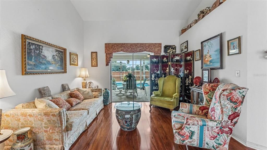 Activo con contrato: $399,900 (4 camas, 2 baños, 2493 Pies cuadrados)
