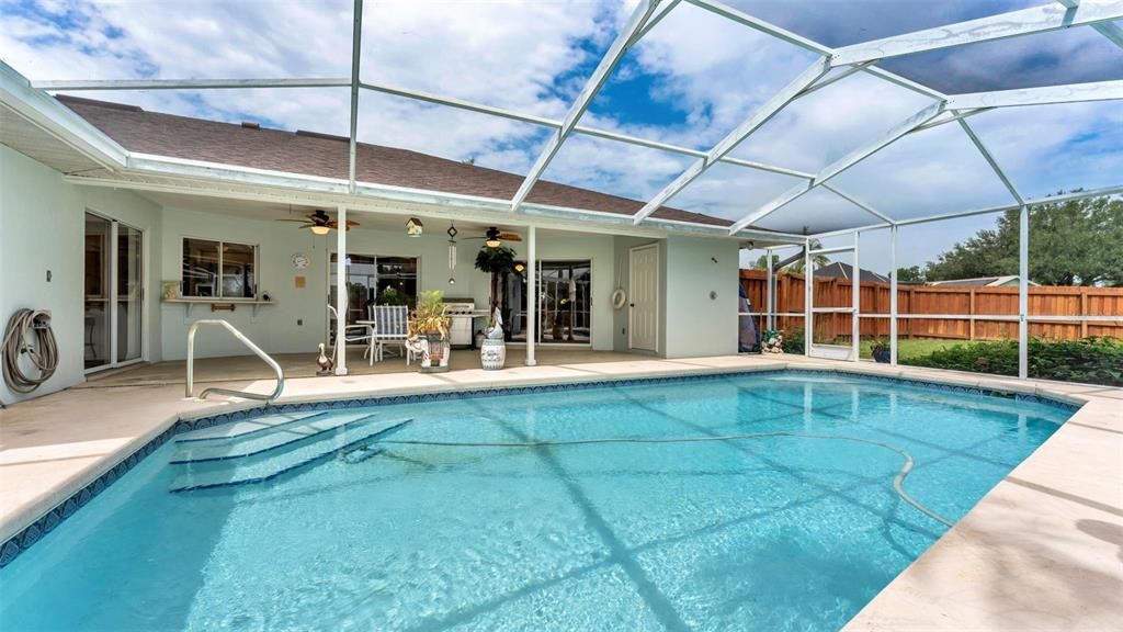 Activo con contrato: $399,900 (4 camas, 2 baños, 2493 Pies cuadrados)