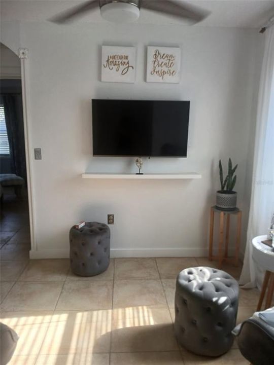 For Sale: $208,888 (1 beds, 1 baths, 674 Square Feet)