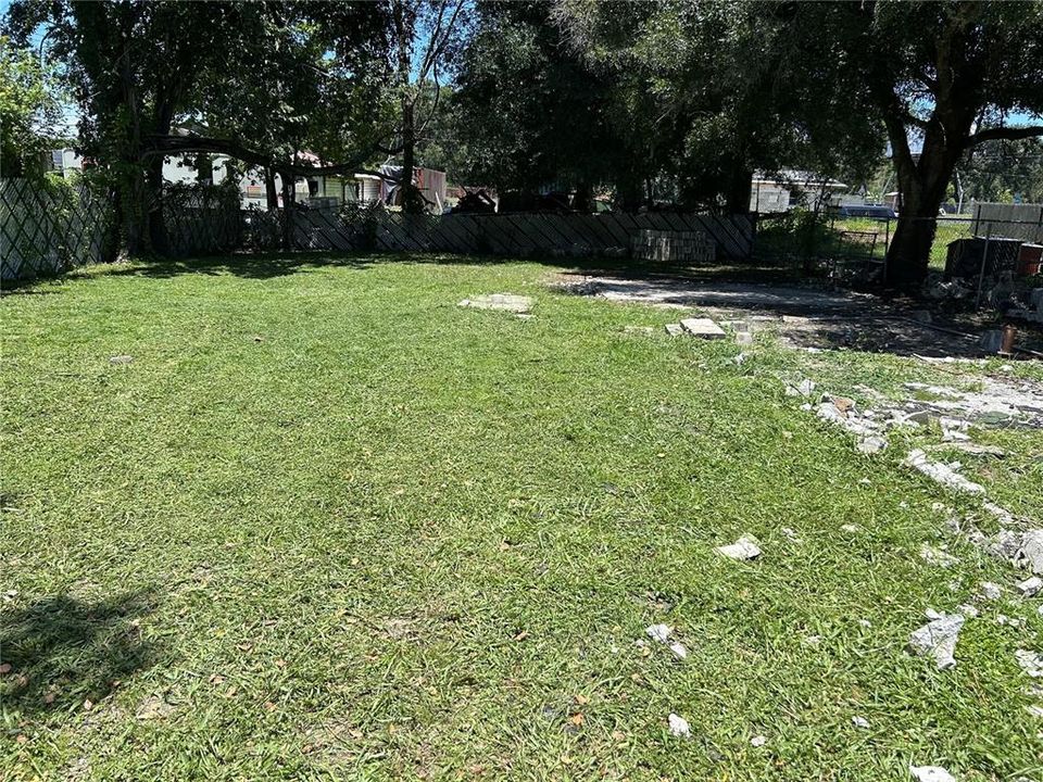 На продажу: $79,000 (0.11 acres)