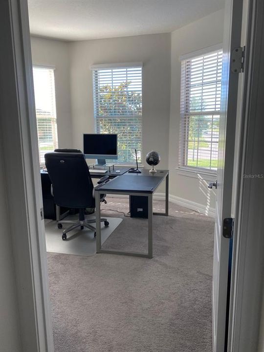 For Rent: $2,500 (4 beds, 2 baths, 1984 Square Feet)