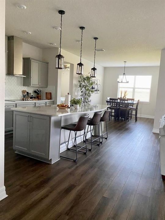 For Rent: $2,500 (4 beds, 2 baths, 1984 Square Feet)