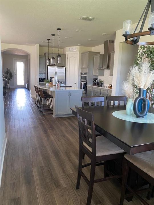 For Rent: $2,500 (4 beds, 2 baths, 1984 Square Feet)
