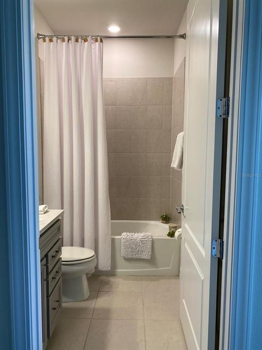For Rent: $2,500 (4 beds, 2 baths, 1984 Square Feet)