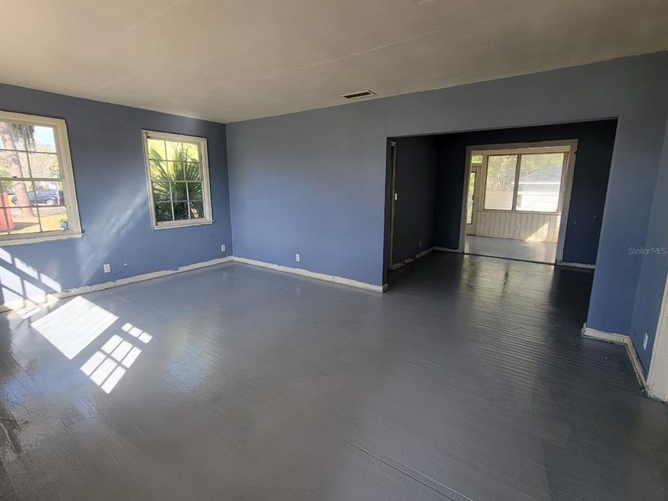 For Rent: $750 (2 beds, 1 baths, 1148 Square Feet)
