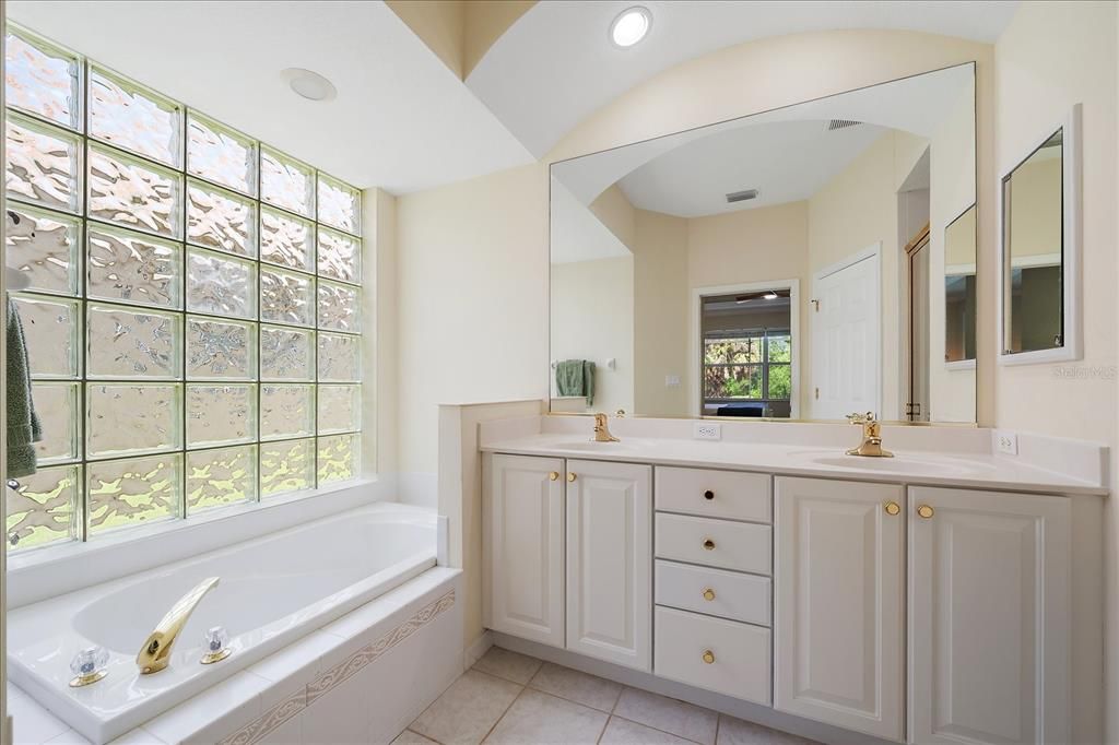 For Sale: $495,999 (3 beds, 2 baths, 1688 Square Feet)