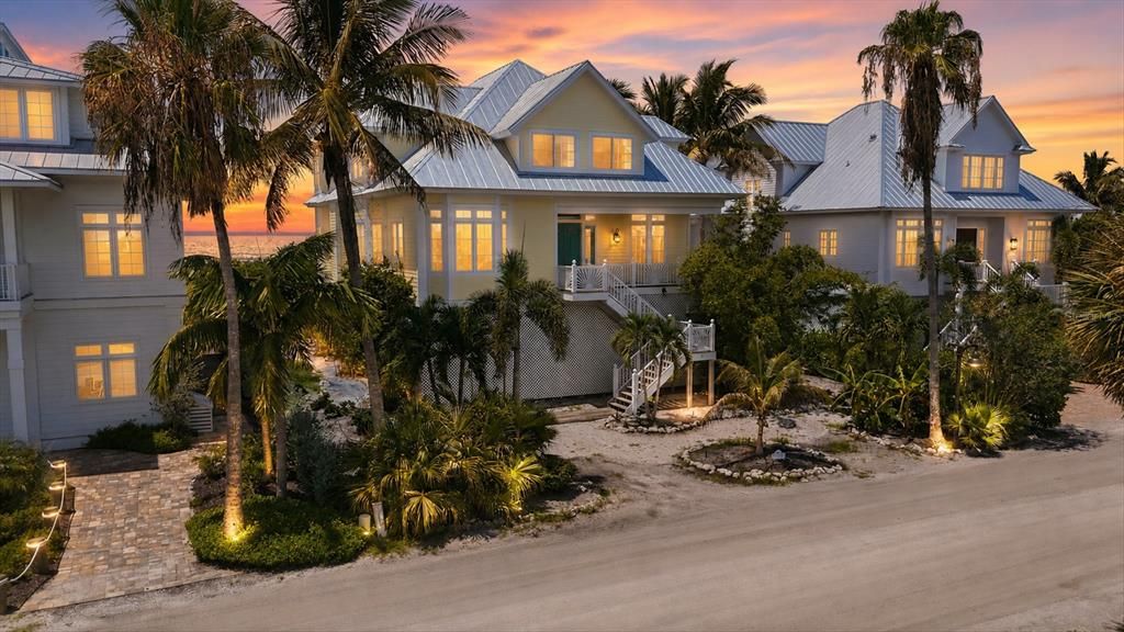 For Sale: $3,100,000 (6 beds, 5 baths, 4612 Square Feet)