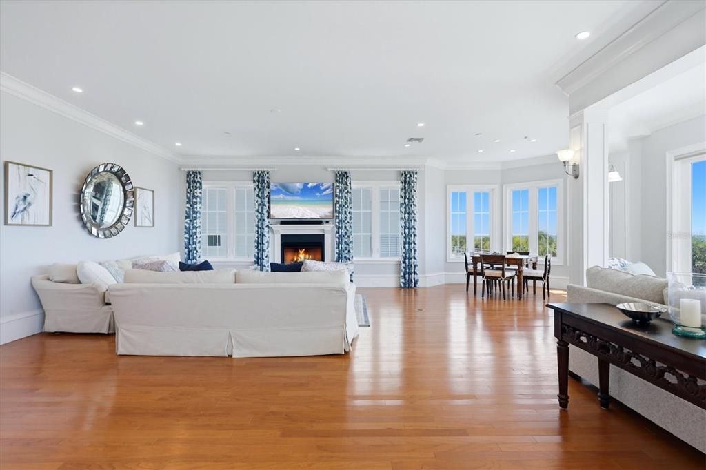 For Sale: $3,100,000 (6 beds, 5 baths, 4612 Square Feet)