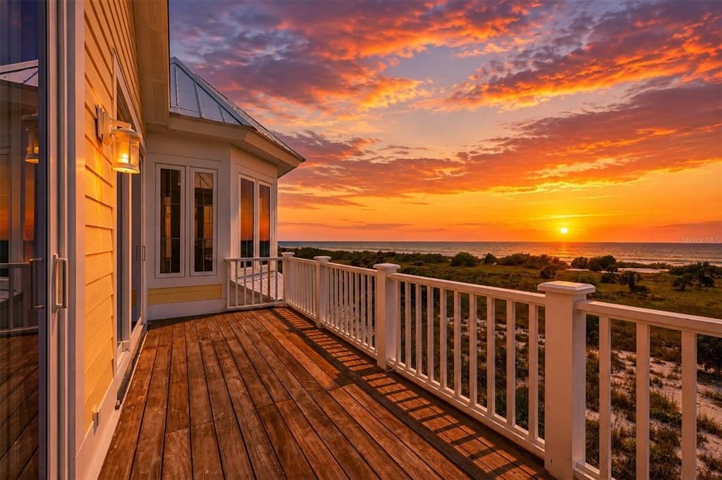 For Sale: $3,100,000 (6 beds, 5 baths, 4612 Square Feet)