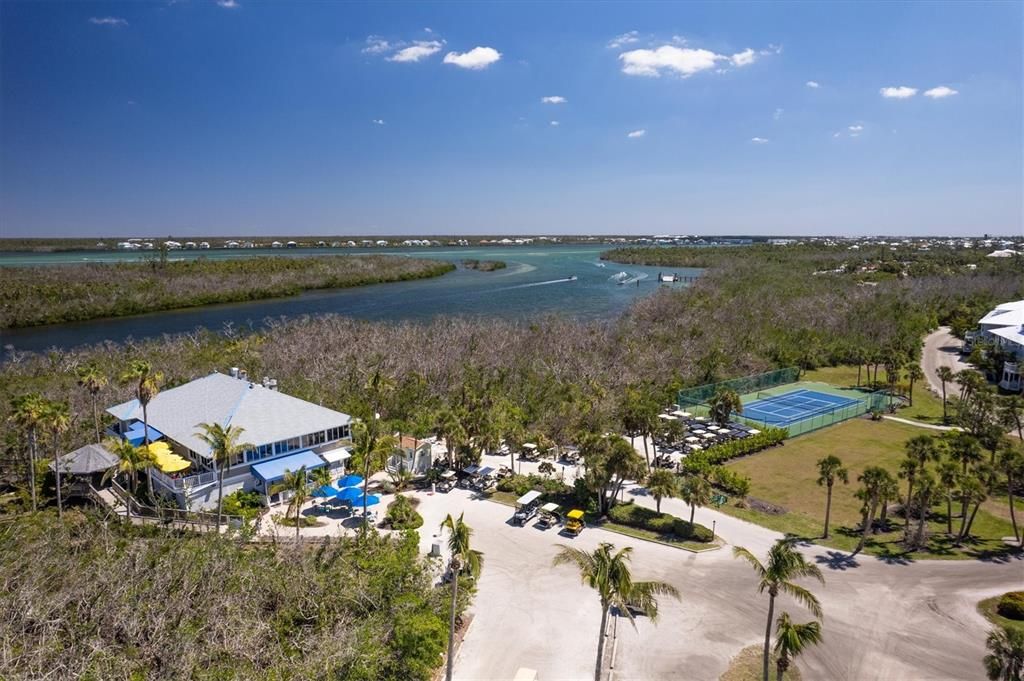 For Sale: $3,100,000 (6 beds, 5 baths, 4612 Square Feet)