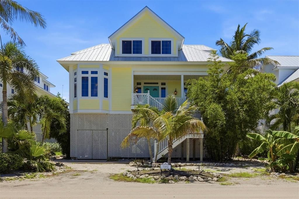 For Sale: $3,100,000 (6 beds, 5 baths, 4612 Square Feet)