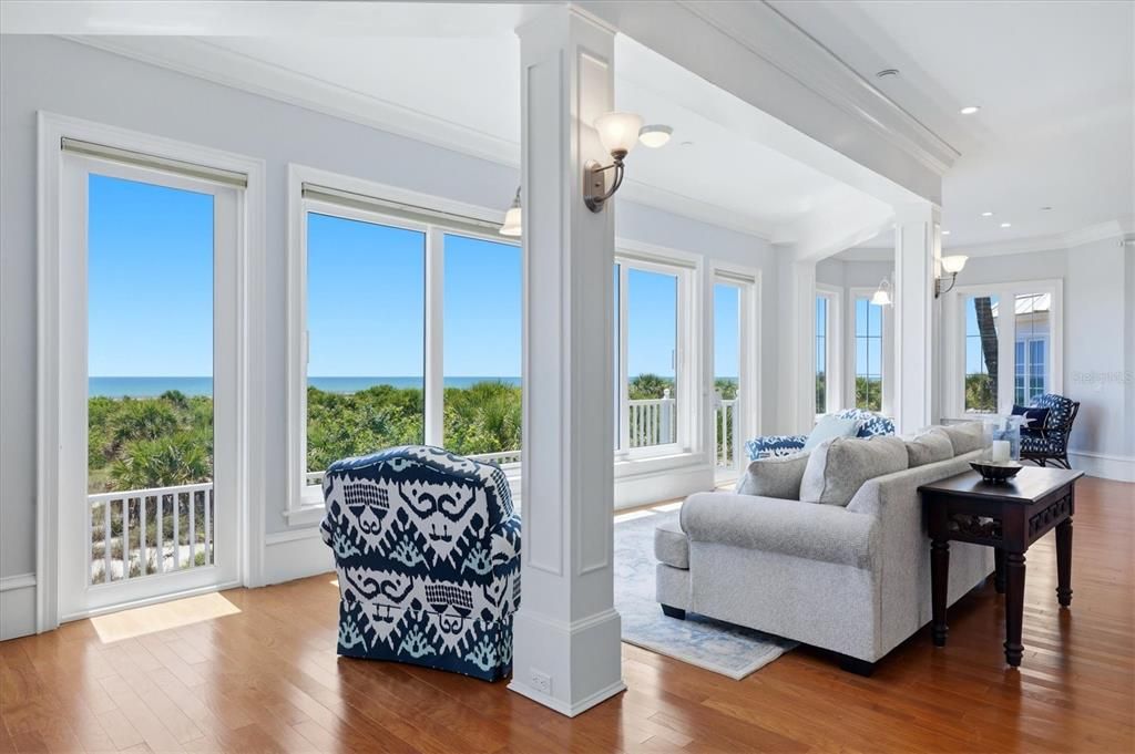 For Sale: $3,100,000 (6 beds, 5 baths, 4612 Square Feet)