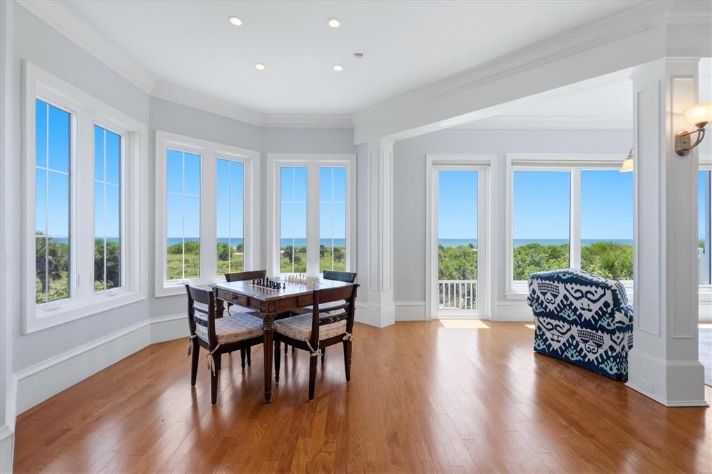 For Sale: $3,100,000 (6 beds, 5 baths, 4612 Square Feet)