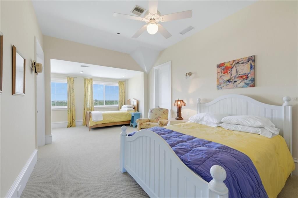For Sale: $3,100,000 (6 beds, 5 baths, 4612 Square Feet)