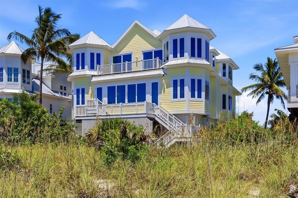 For Sale: $3,100,000 (6 beds, 5 baths, 4612 Square Feet)