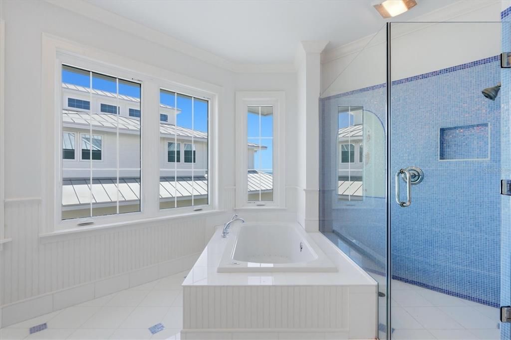 For Sale: $3,100,000 (6 beds, 5 baths, 4612 Square Feet)