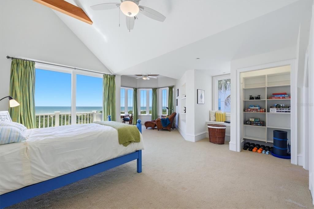 For Sale: $3,100,000 (6 beds, 5 baths, 4612 Square Feet)