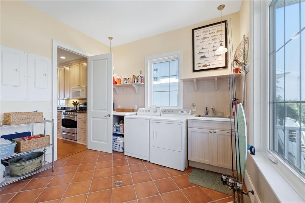 For Sale: $3,100,000 (6 beds, 5 baths, 4612 Square Feet)