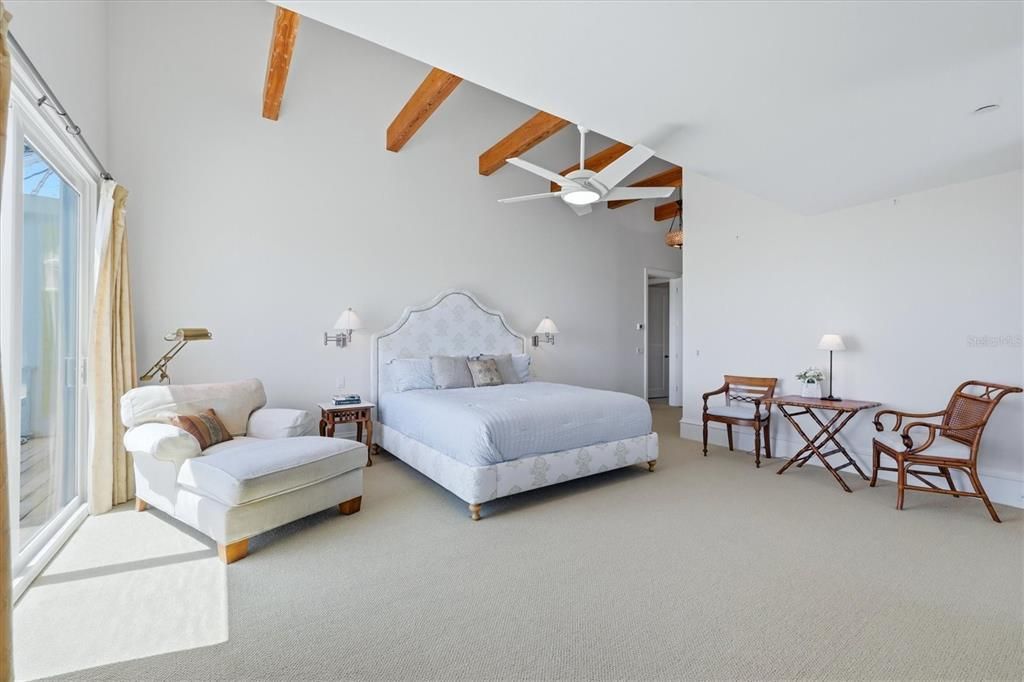 For Sale: $3,100,000 (6 beds, 5 baths, 4612 Square Feet)