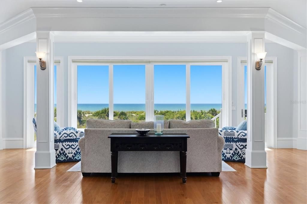 For Sale: $3,100,000 (6 beds, 5 baths, 4612 Square Feet)
