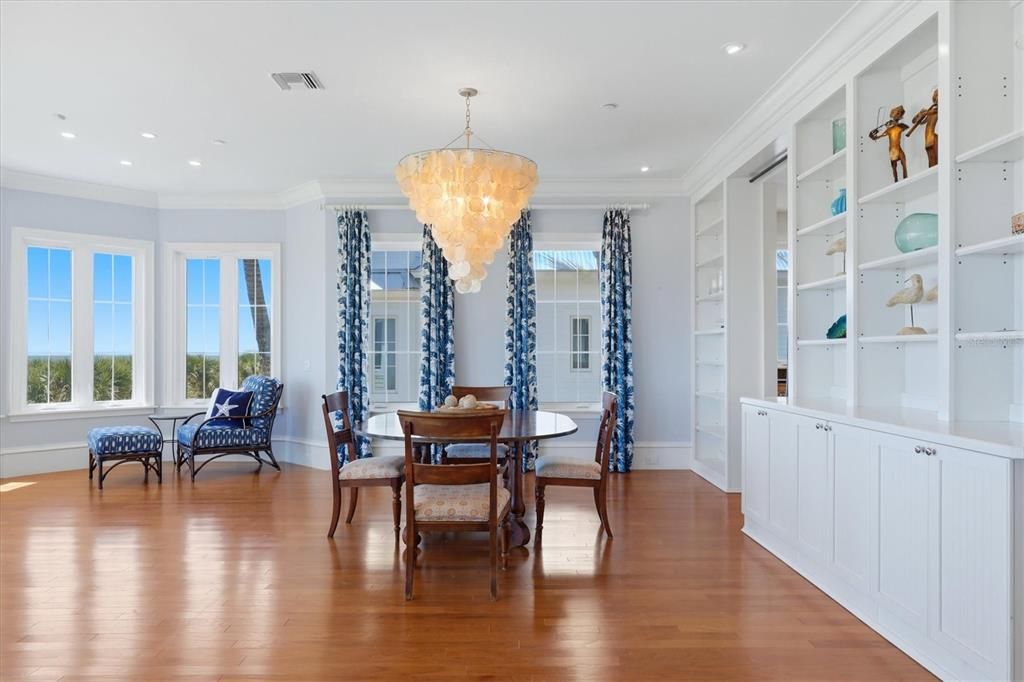 For Sale: $3,100,000 (6 beds, 5 baths, 4612 Square Feet)
