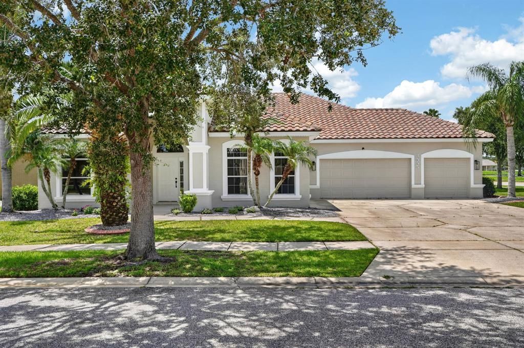 For Sale: $599,700 (3 beds, 2 baths, 2472 Square Feet)