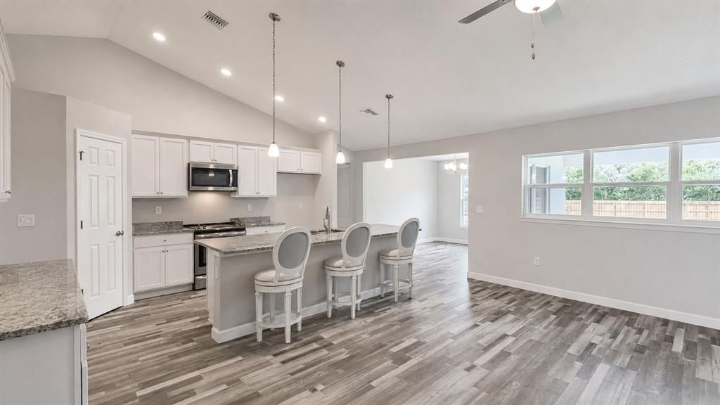 For Sale: $368,000 (4 beds, 2 baths, 2048 Square Feet)