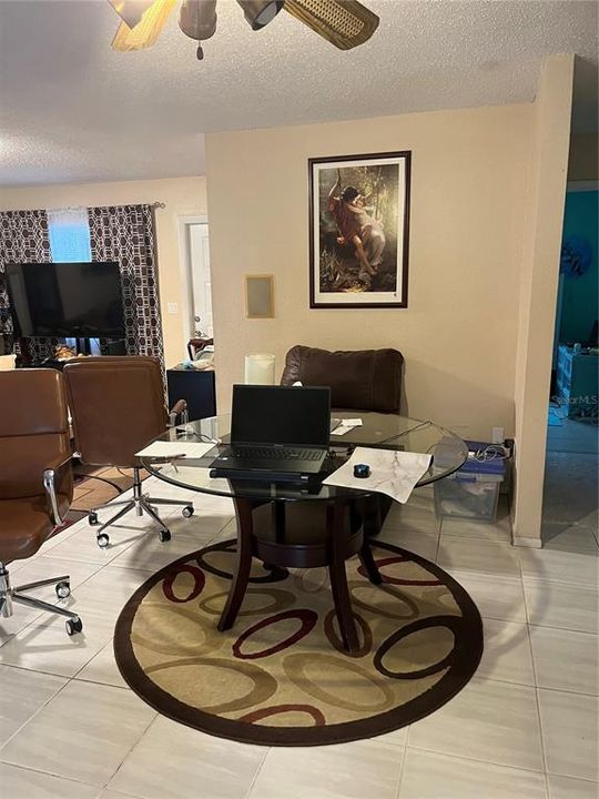 Activo con contrato: $115,000 (2 camas, 1 baños, 902 Pies cuadrados)