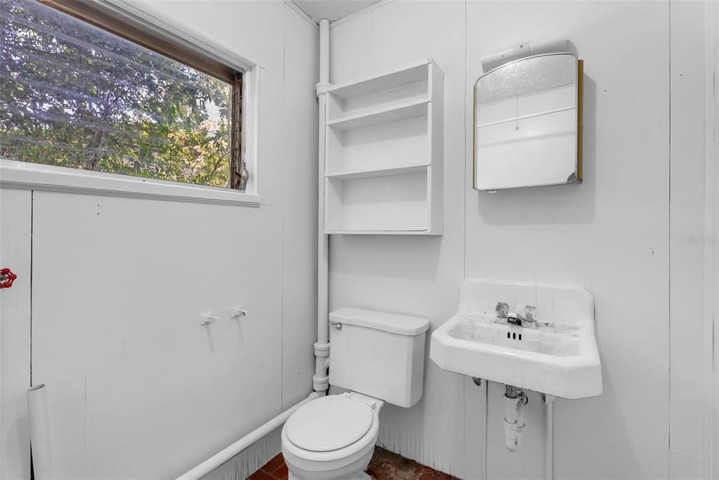 На продажу: $225,000 (3 спален, 1 ванн, 1144 Квадратных фут)