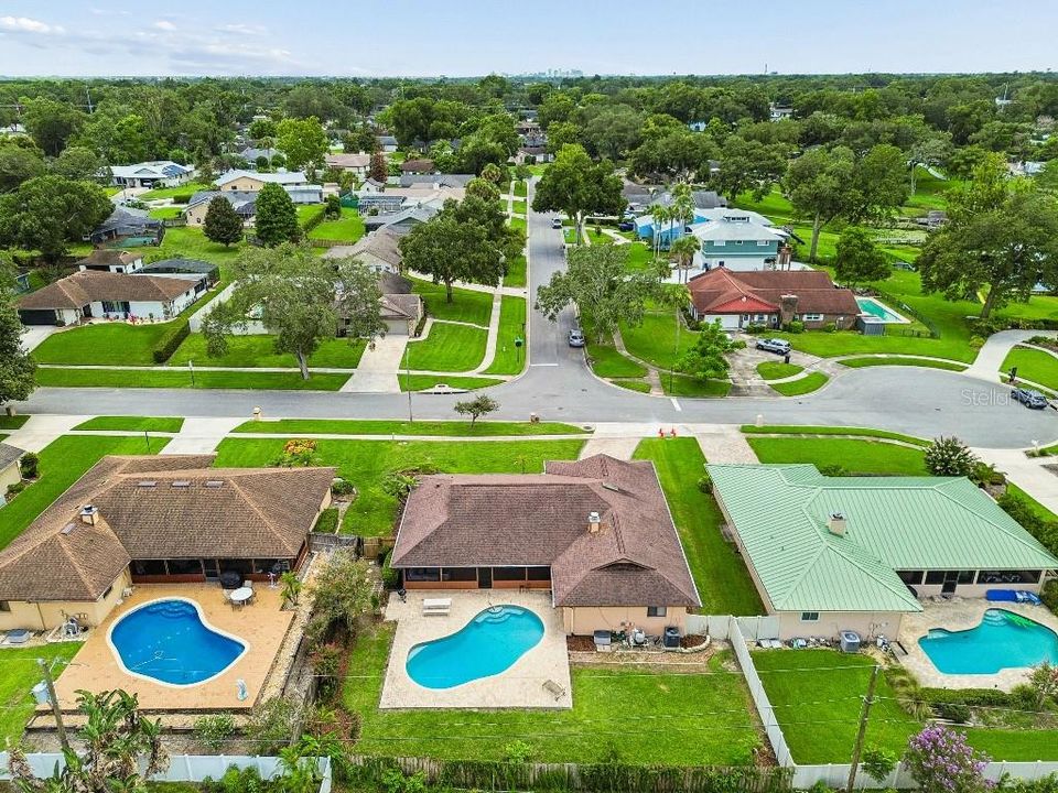 На продажу: $549,500 (4 спален, 2 ванн, 2002 Квадратных фут)