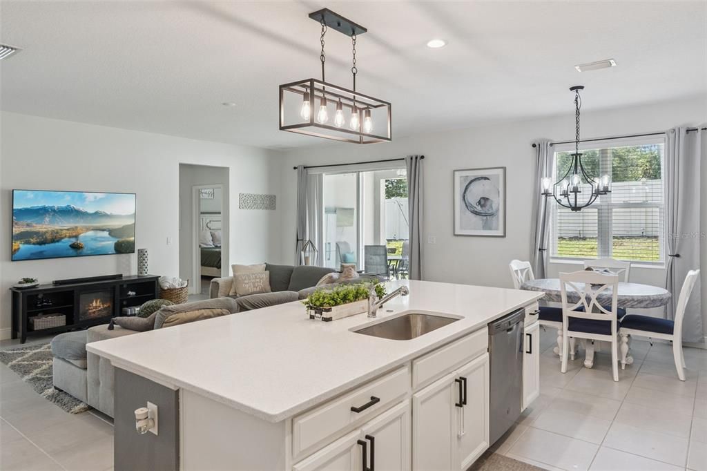 En Venta: $449,999 (3 camas, 2 baños, 2110 Pies cuadrados)