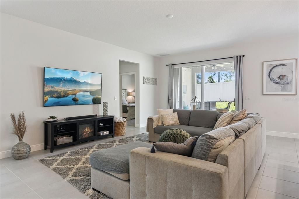 En Venta: $449,999 (3 camas, 2 baños, 2110 Pies cuadrados)