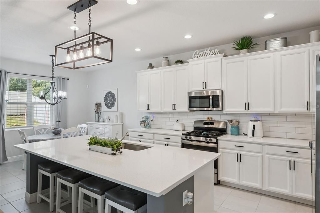 En Venta: $449,999 (3 camas, 2 baños, 2110 Pies cuadrados)