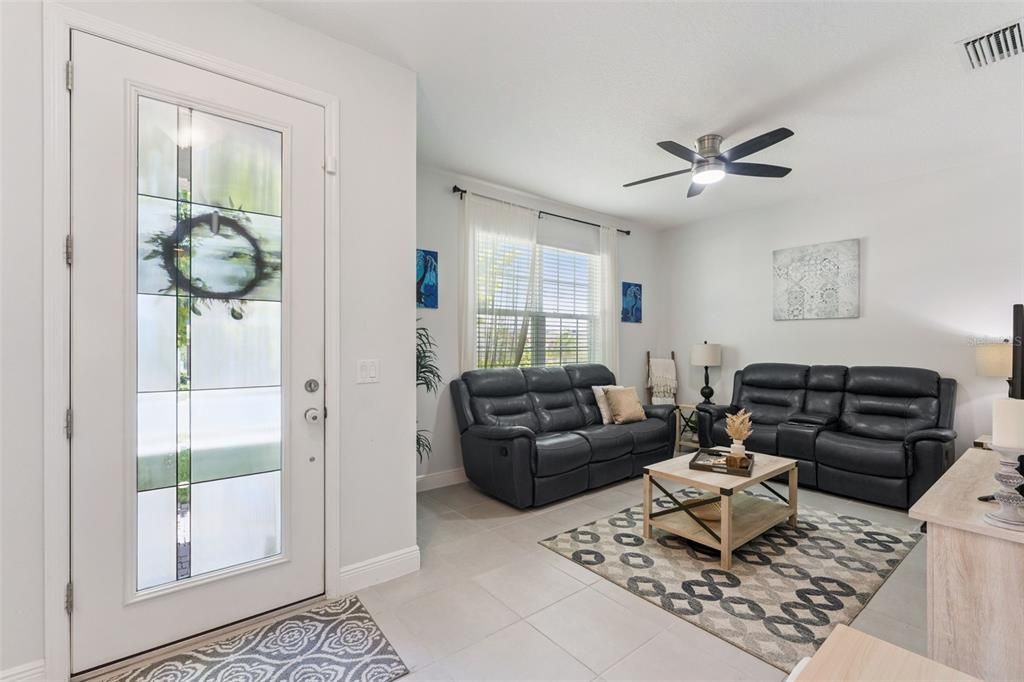 En Venta: $449,999 (3 camas, 2 baños, 2110 Pies cuadrados)