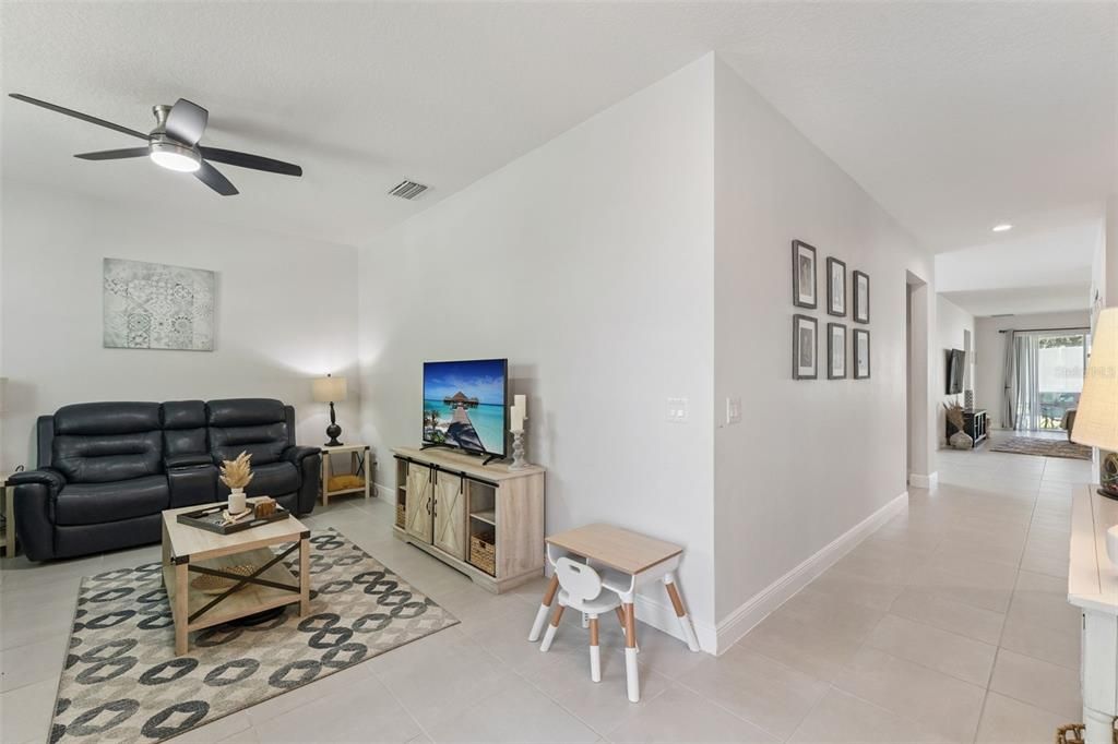 En Venta: $449,999 (3 camas, 2 baños, 2110 Pies cuadrados)