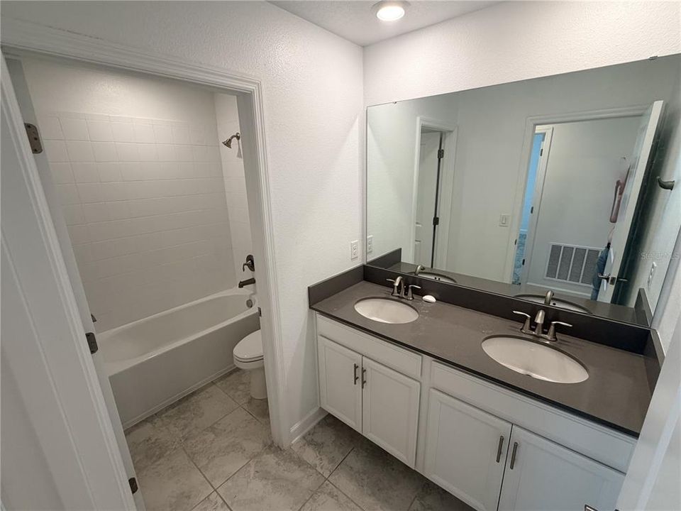 В аренду: $3,900 (5 спален, 3 ванн, 3035 Квадратных фут)