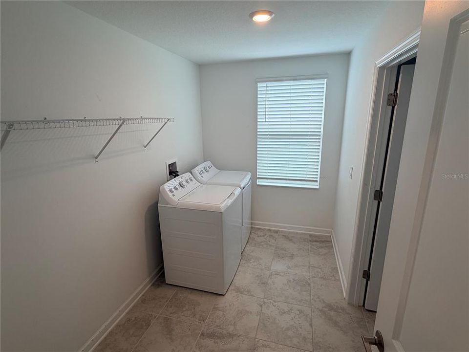В аренду: $3,900 (5 спален, 3 ванн, 3035 Квадратных фут)