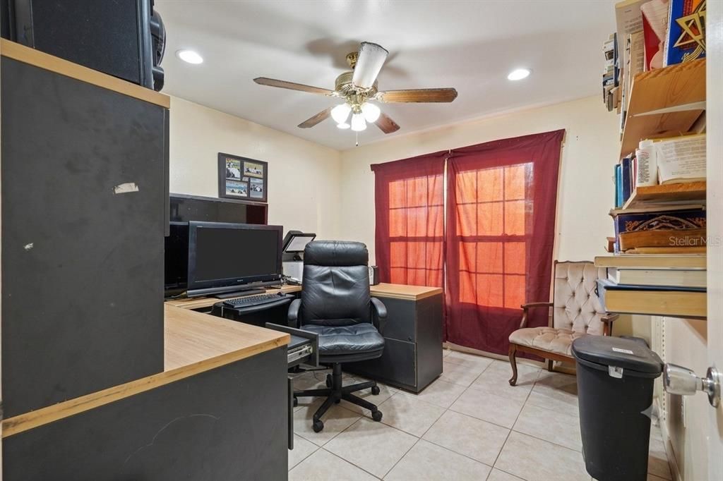 For Sale: $275,000 (3 beds, 2 baths, 1601 Square Feet)