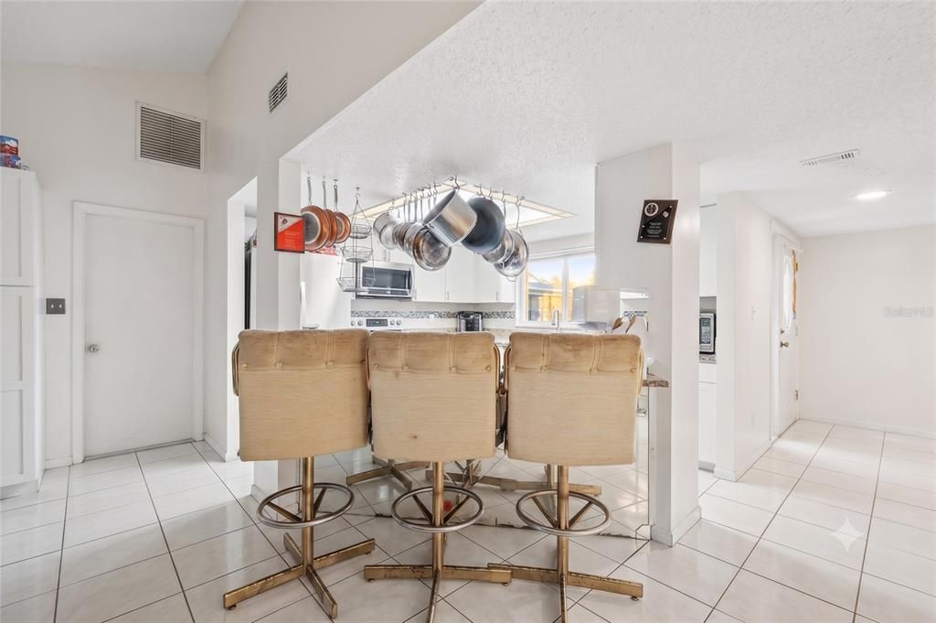 For Sale: $275,000 (3 beds, 2 baths, 1601 Square Feet)