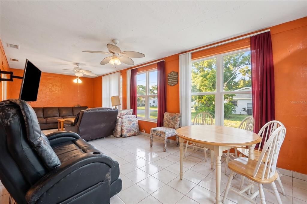 For Sale: $275,000 (3 beds, 2 baths, 1601 Square Feet)