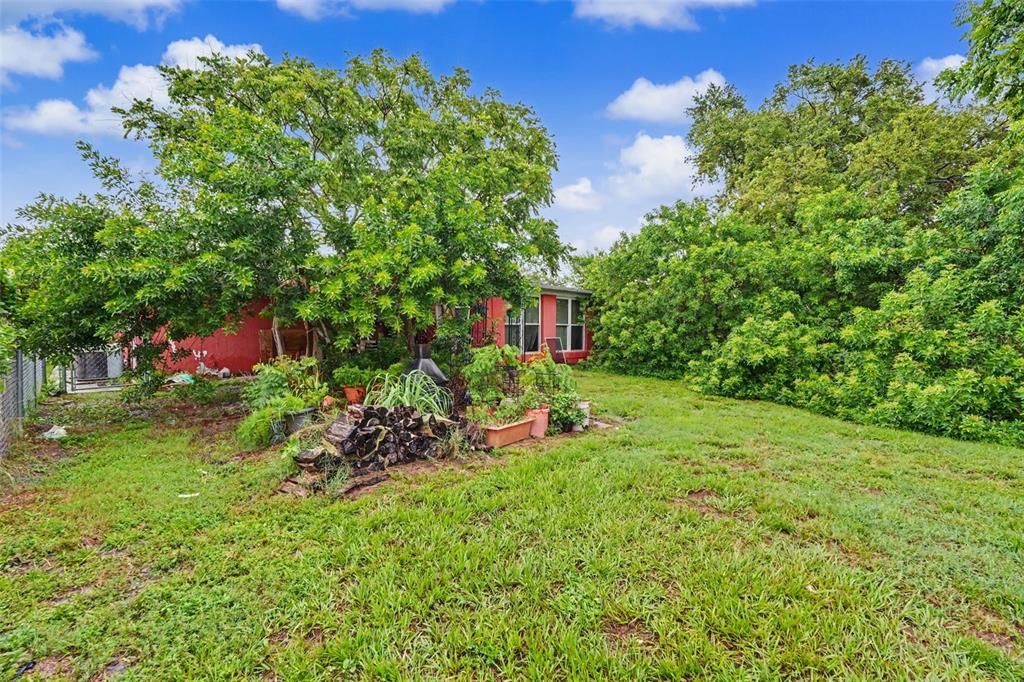 For Sale: $275,000 (3 beds, 2 baths, 1601 Square Feet)