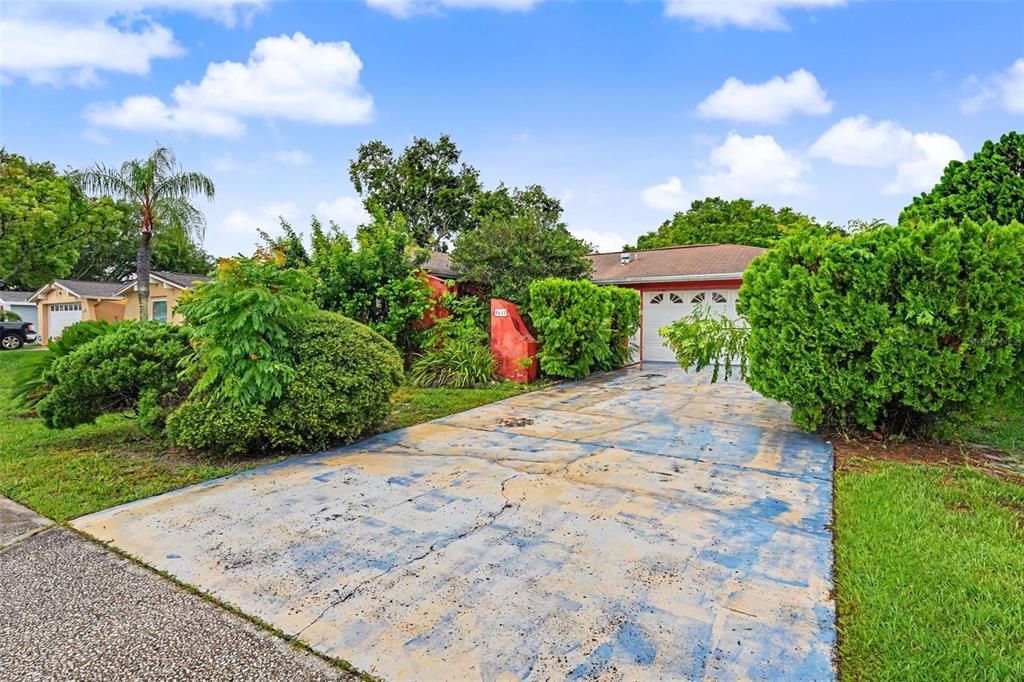 For Sale: $275,000 (3 beds, 2 baths, 1601 Square Feet)