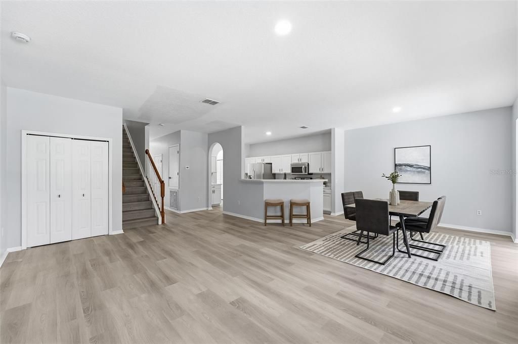 En Venta: $419,000 (5 camas, 2 baños, 2724 Pies cuadrados)