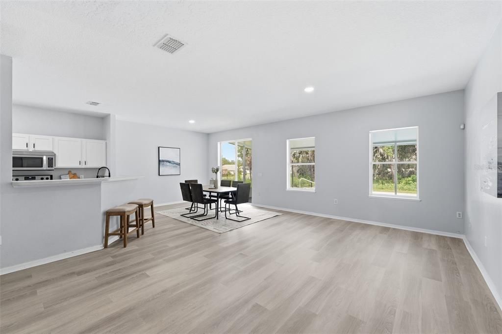 En Venta: $419,000 (5 camas, 2 baños, 2724 Pies cuadrados)