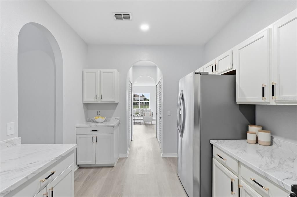 En Venta: $419,000 (5 camas, 2 baños, 2724 Pies cuadrados)