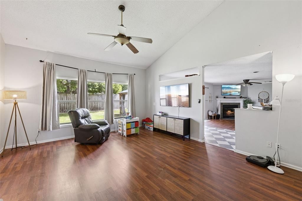 En Venta: $429,900 (4 camas, 2 baños, 2264 Pies cuadrados)